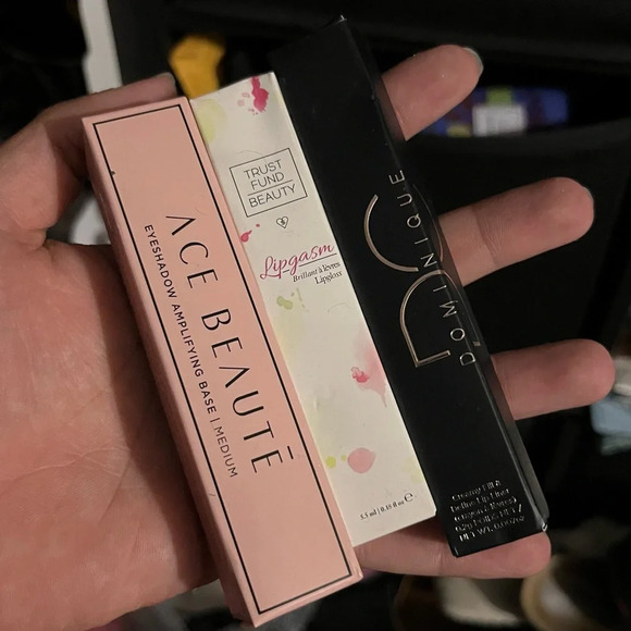 MAKEUP BUNDLE - Picture 2 of 8